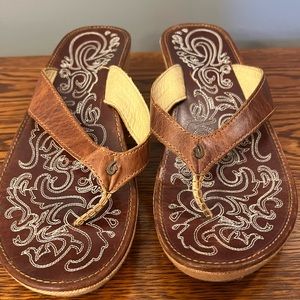 OluKai Paniolo women’s size 9 sandal natural/natural